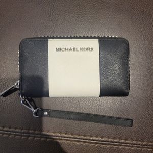 COPY - Michael Kors wallet